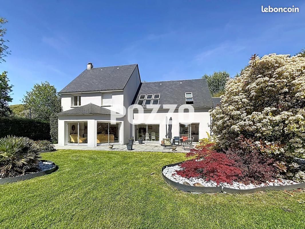 Maison 8 pièces 228 m² · à Genêts · 228 m² · 577 000 €