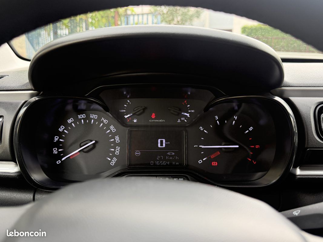 Citroen c3 1.2 pure tech 83 bvm shine 2023 (image 12)
