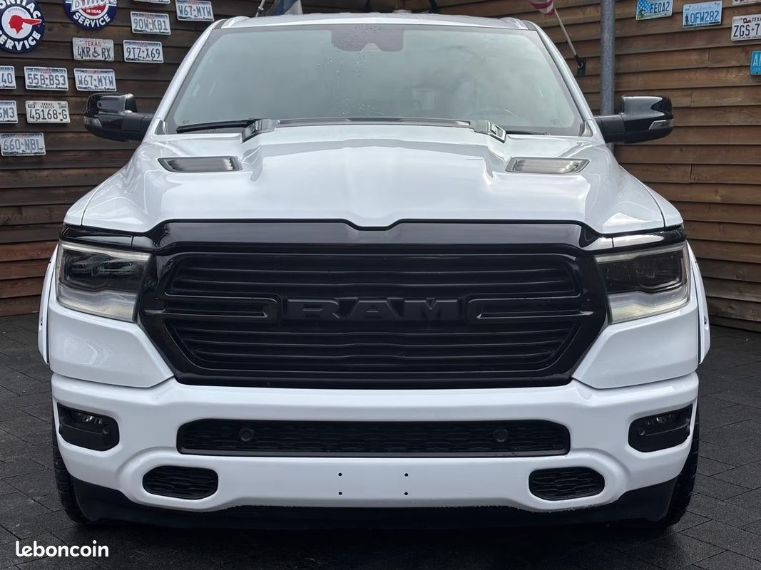 Dodge RAM 1500 Laramie Night Edition LPG 5.7 V8 HEMI 401 ch 4x4 – Écran 12” – Harman Kardon (image 9)