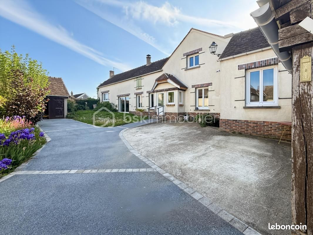 Maison 7 pièces 163 m² · à Villeblevin · 163 m² · 242 000 €