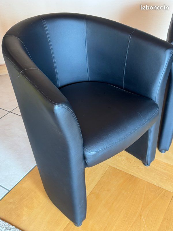 Fauteuil simili cuir noir (image 3)