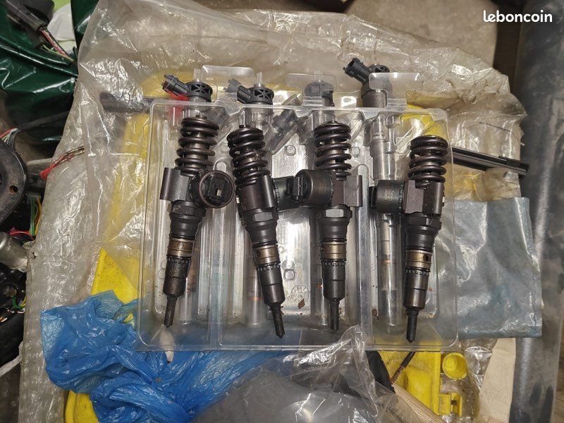 Lot de 4 Injecteurs Volkswagen Golf V 0414720404 (image 1)