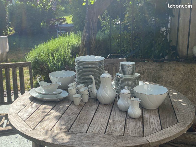 Service de table complet en porcelaine de Limoges L.E.C. R. Leclair – Modèle torsadé – 68 pièces – Blanc et filets argentés (image 2)