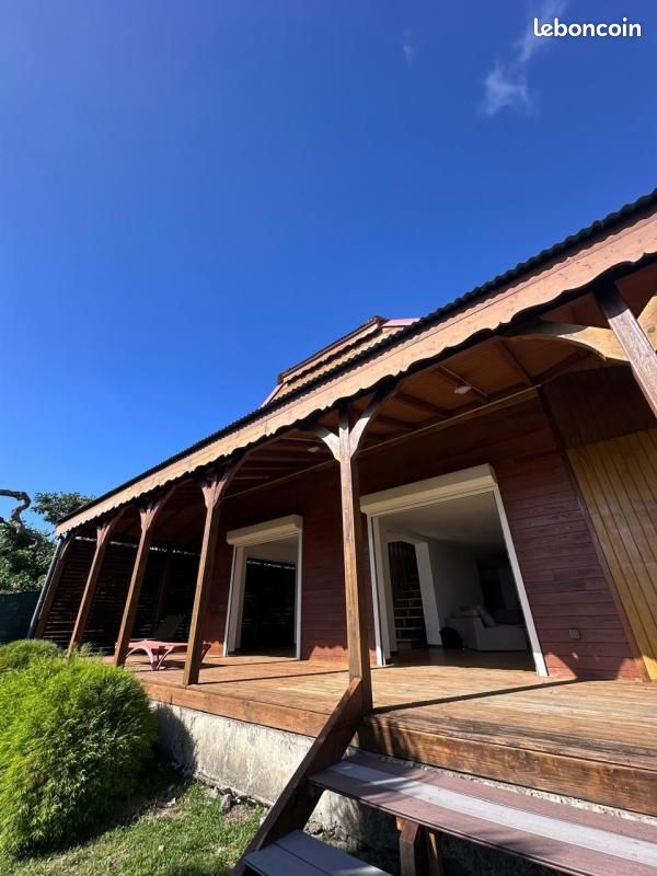 Maison 6 pièces 186 m² · à Saint-Claude · 186 m² · 2 350 €