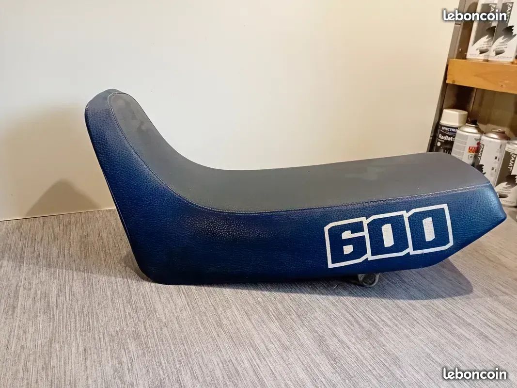 Honda XL 600 LM 1987 - Pièce Moto Occasion - Selle Endommagée