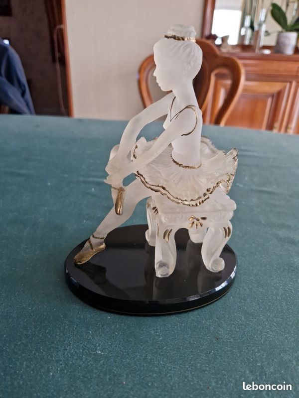 Figurine ballerine (image 1)