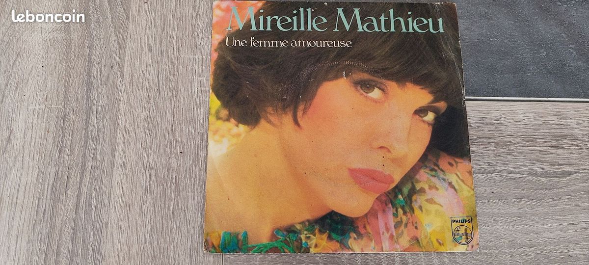 45 tours Mireille Mathieu "une femme amoureuse " (image 1)