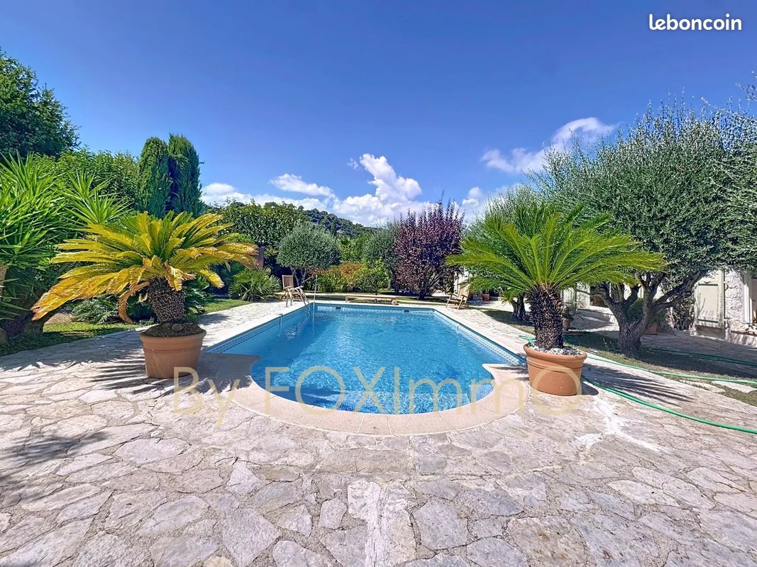 Maison 9 pièces 372 m² · à Saint-Paul-de-Vence · 372 m² · 2 100 000 €