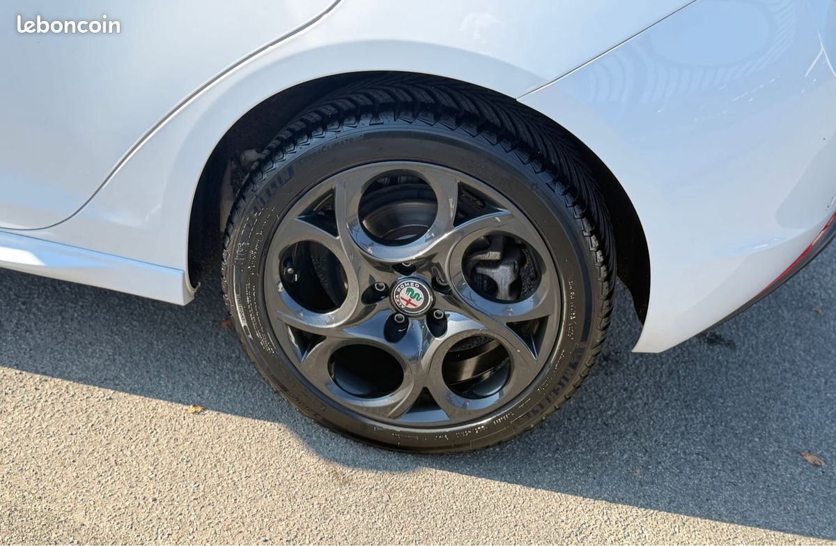 Alfa Romeo Giulietta Serie 2 2.0 JTDM 150ch Lusso – Gps – Clim – Révisée & garantie 6 mois (image 9)