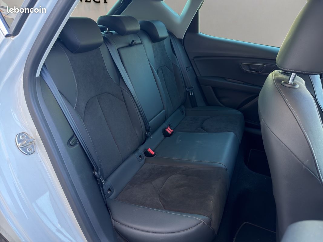 SEAT Leon 1.5 TSi 150CH XCELLENCE DSG / TOIT OUVRANT / CARPLAY / VIRTUAL COCKPIT / CAMERA / GARANTIE 6 MOIS (image 8)