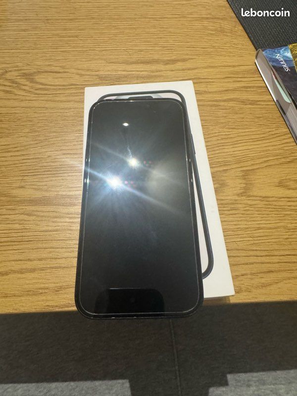 Vend iPhone 15 (image 1)