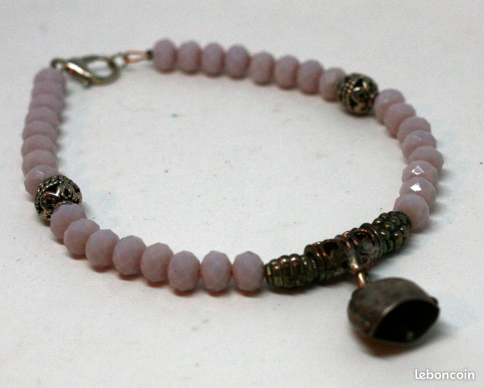 Bijou bracelet fait main clochette perles violet et métal 20 cm (image 1)