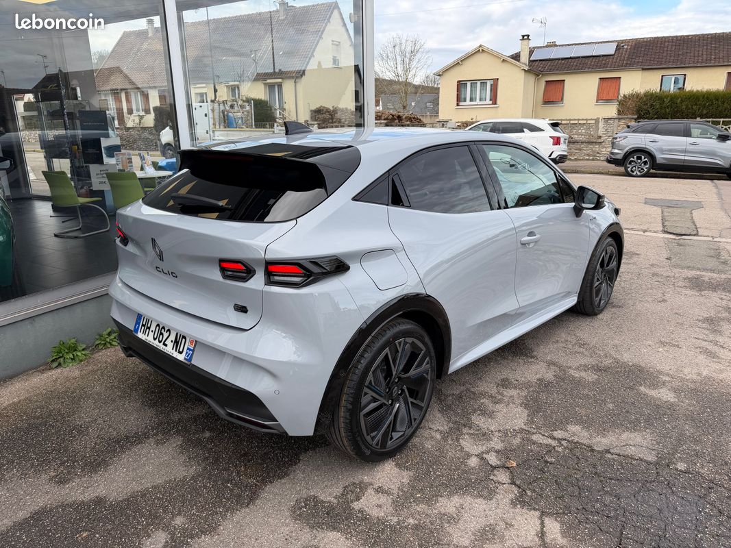 Renault clio vi 1.8 e-tech full hybrid 160 esprit alpine (image 4)
