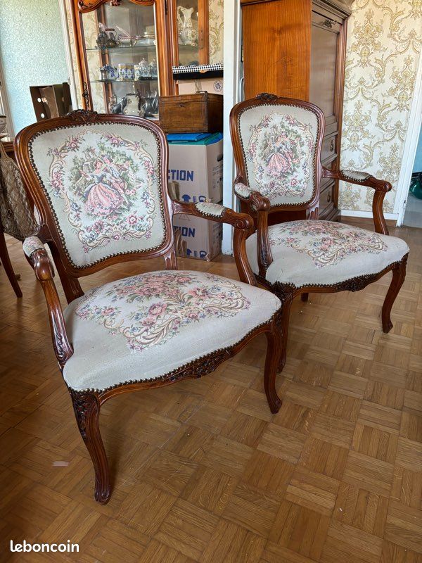 Ancienne chaise en bois cousu à l ancienne prix négociable (image 2)