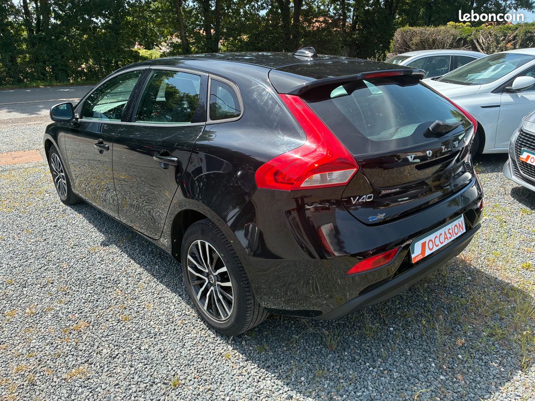 Volvo v40 d2 momentum 120cv (image 4)
