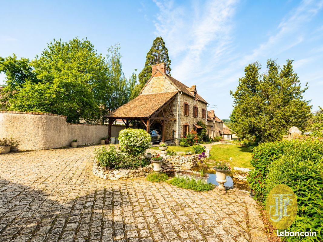 Maison 8 pièces 225 m² · à La Chapelle-Longueville · 225 m² · 515 000 €