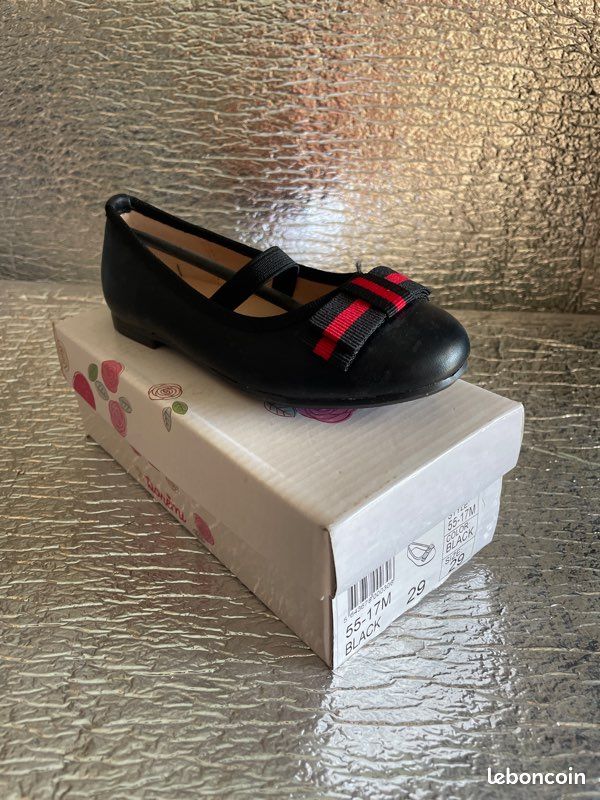 Sandales neuf dorémi taille 29 30 32 33 euro unité Chaussures