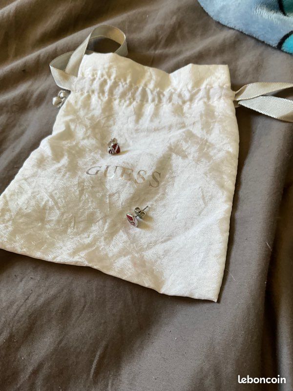 Boucles d’oreille guess coeur (image 2)