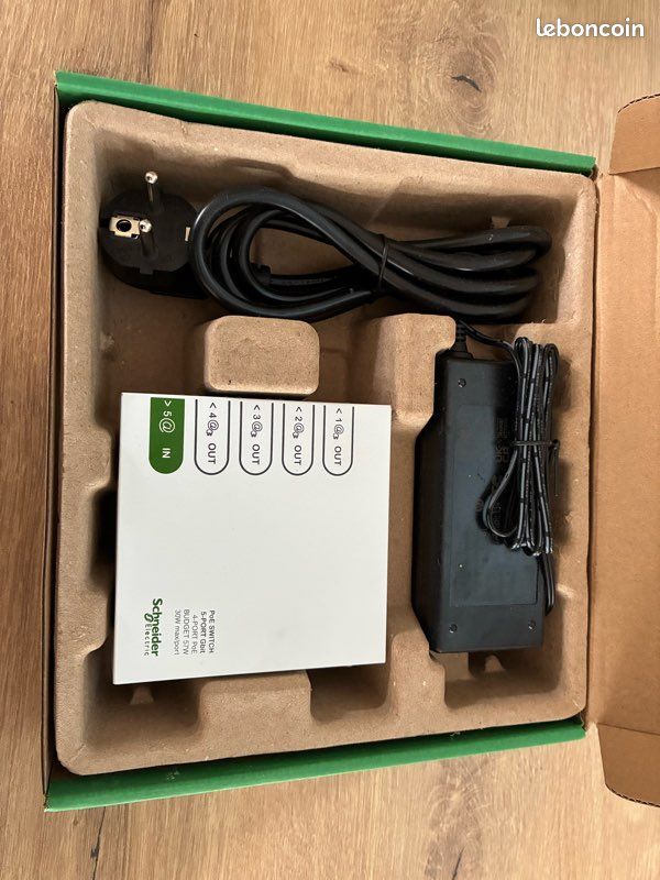 Switch PoE Schneider Resi9 R9H5SWP57 – Neuf – 5 ports Gigabit (image 2)
