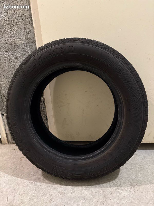 Pneus Goodyear DuraGrip - Comme Neufs (4 Unités) (image 1)