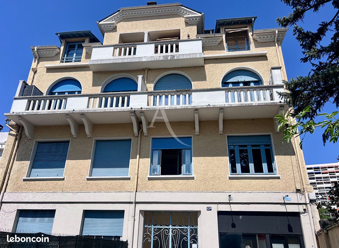 Appartement 9 pièces 260 m² · à Pau · 260 m² · 175 000 €