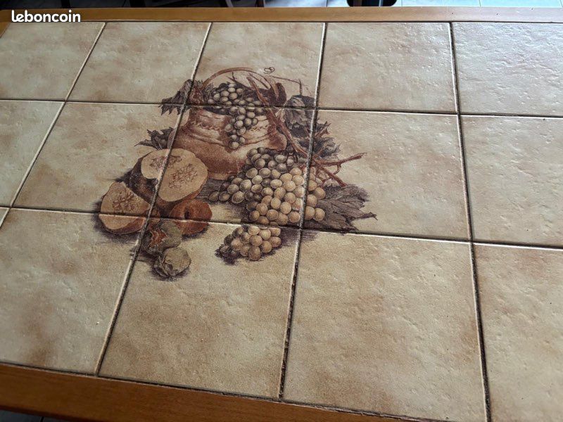 Table en bois avec carrelage décoratif (image 3)