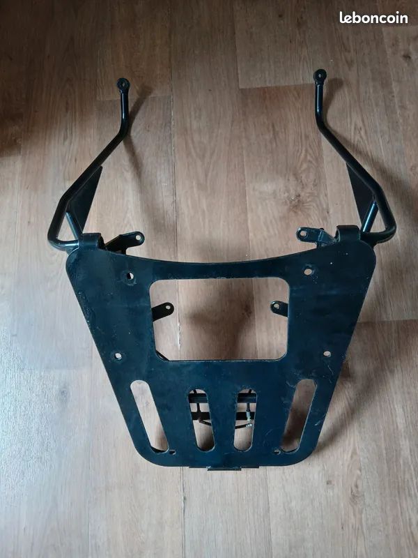 Support métal noir Top Case/ caisse à pizza compatible avec Scooter Vastro Seed e (image 1)