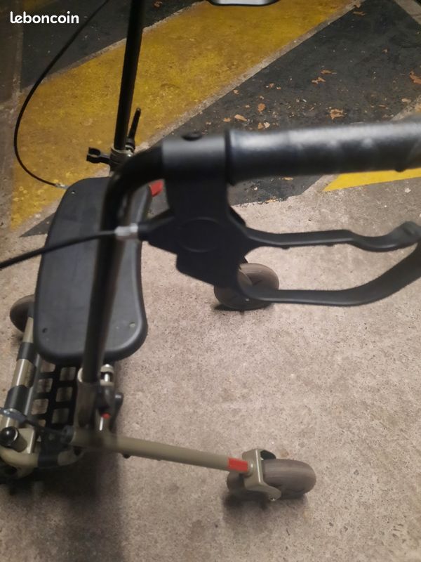 Vends deambulateur pliable acier (image 3)