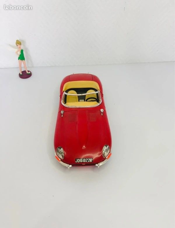 Bburago Jaguar Type E Cabriolet 1961 Rouge – 1/18 – Miniature Collection (image 8)