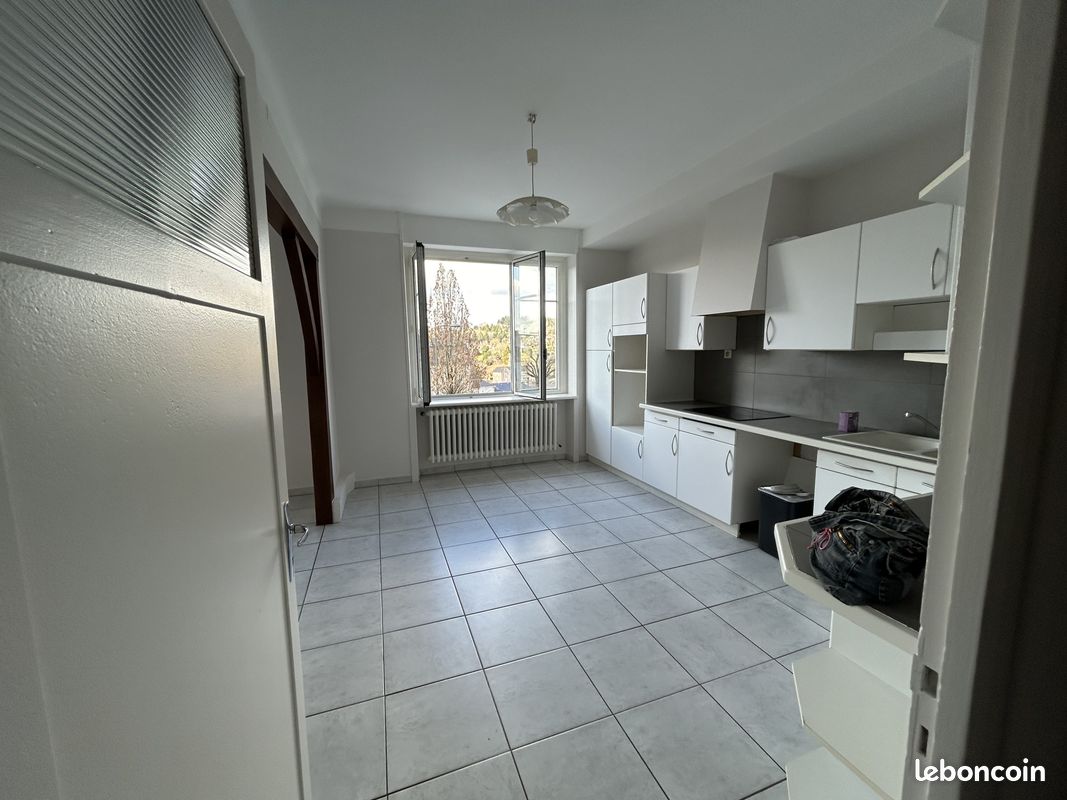 Appartement 5 pièces 110 m² · à Rieupeyroux · 110 m² · 675 €/mois