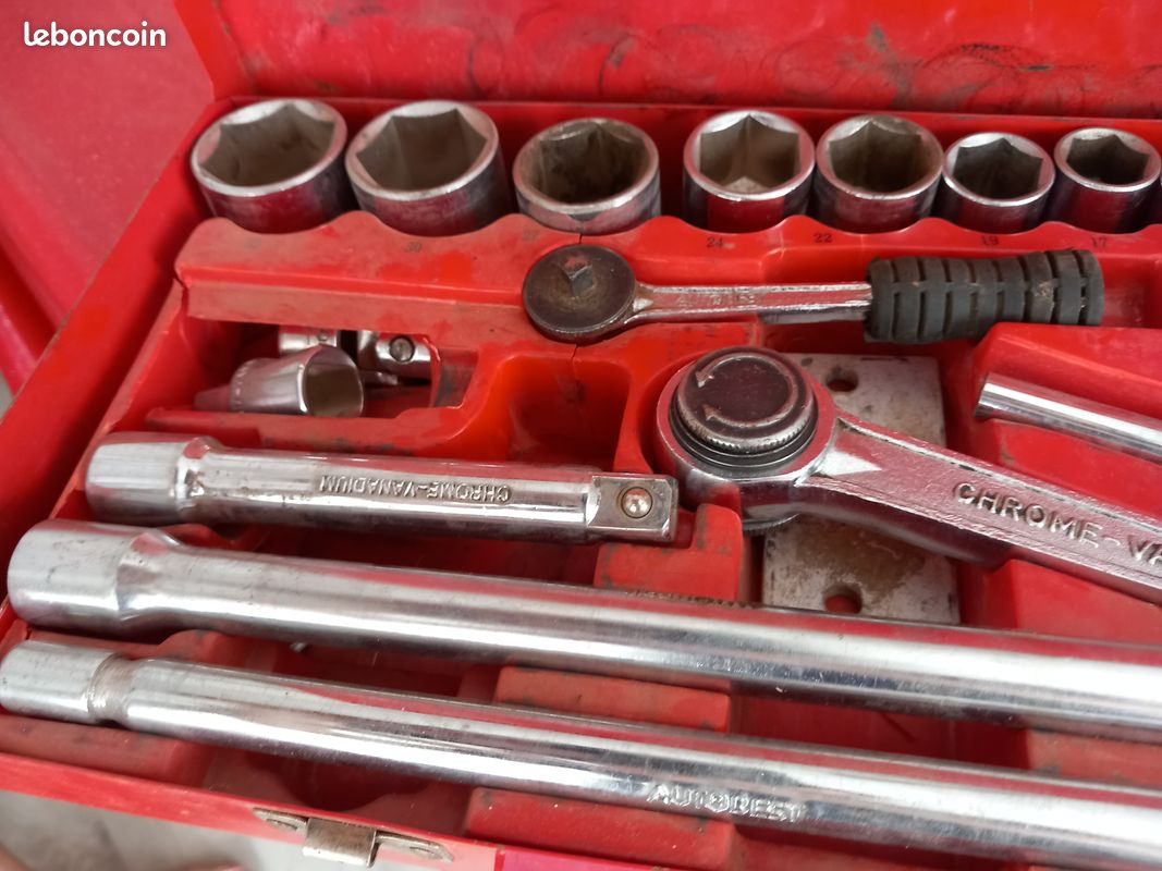 Caisse métallique et outils (image 4)