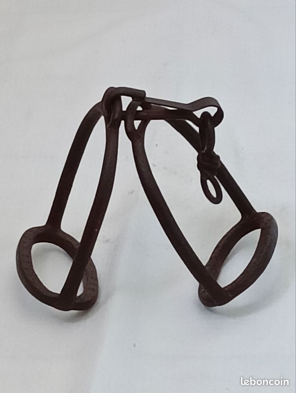 Paire D'étriers D'équitation Anciens En Métal – Vintage – équipement Cheval