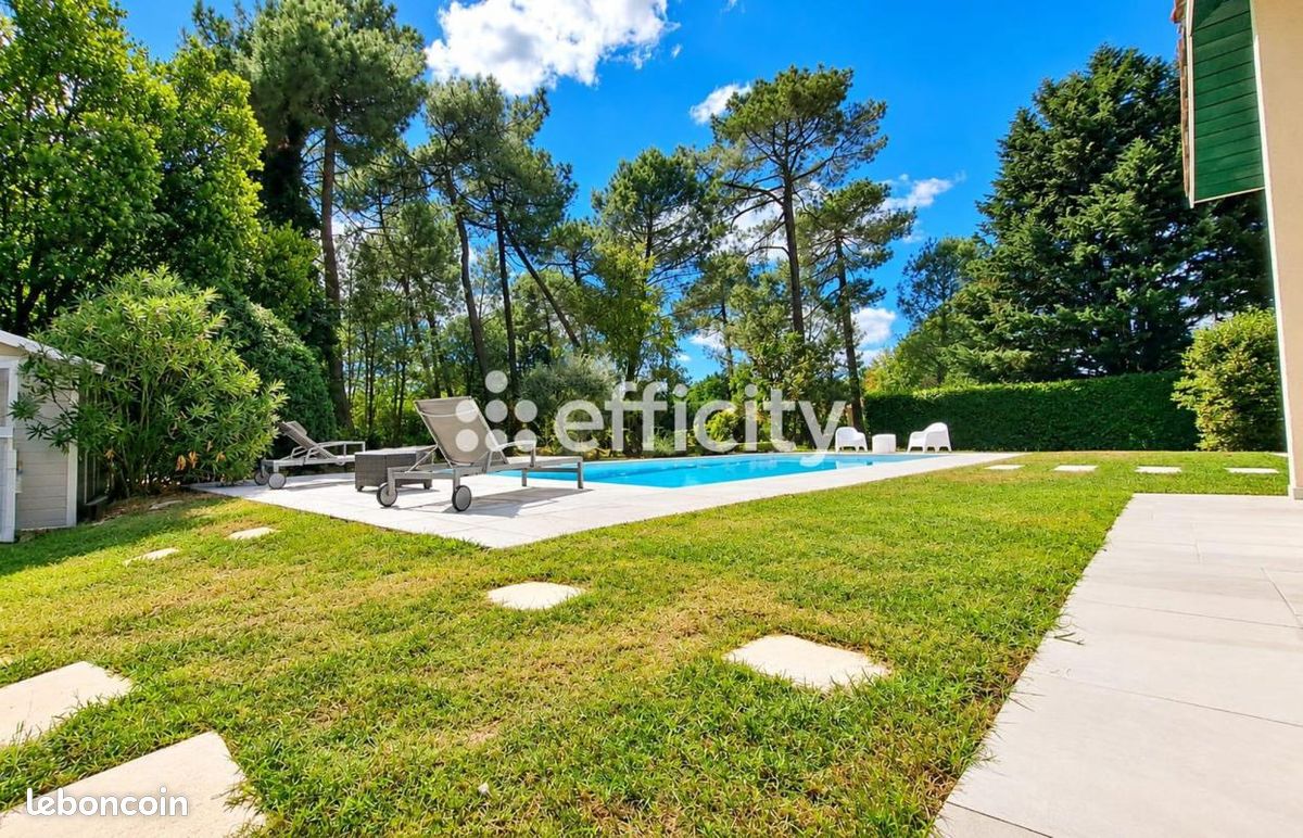 Maison 6 pièces 207 m² · à Pessac · 207 m² · 890 000 €