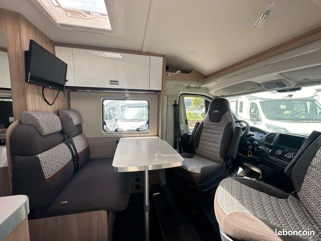 PRIX CANON Profilé Lits jumeaux largeur2m14 Laika Kosmo Compact 9 + Panneau Solaire + TV + Caméra de recul + 6m65 + Soute Garage + 14 281kms + charge utile 942KG (image 2)