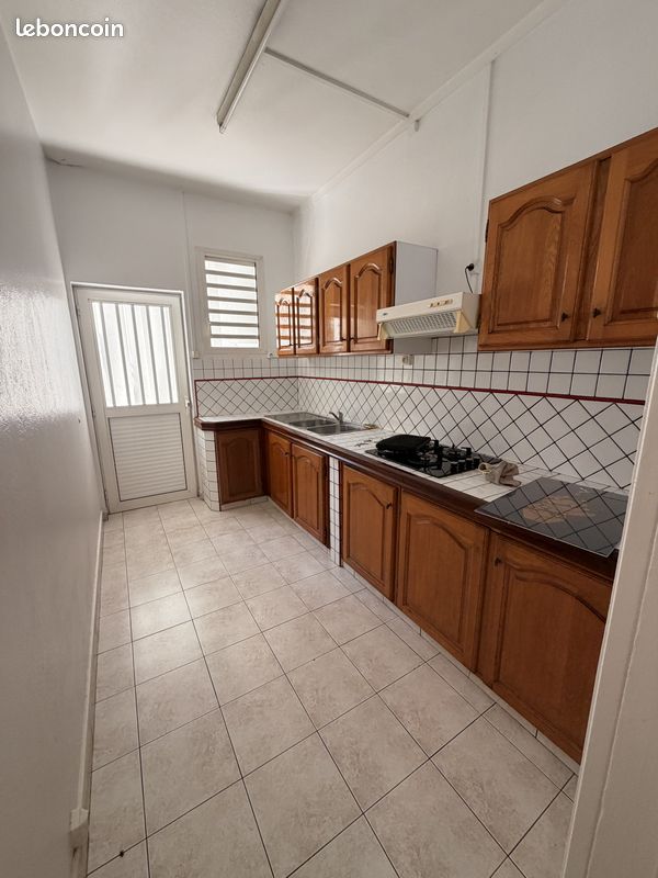 Appartement 5 pièces 100 m² · à Saint-Pierre · 100 m² · 1 100 €/mois
