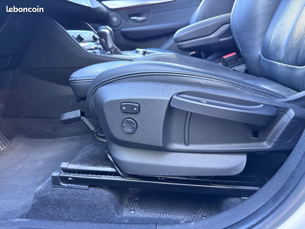 BMW SERIE 2 Active Tourer 1.5L 220CH 225 xe M Sport + SIEGES CHAUFFANTS + AFFICHAGE TETE HAUTE + HARMAN KARDON + CAMERA DE RECUL + GARANTIE 12 MOIS (image 49)