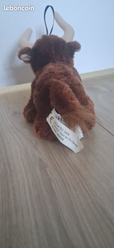 Peluche taureau avec une clochette (image 4)