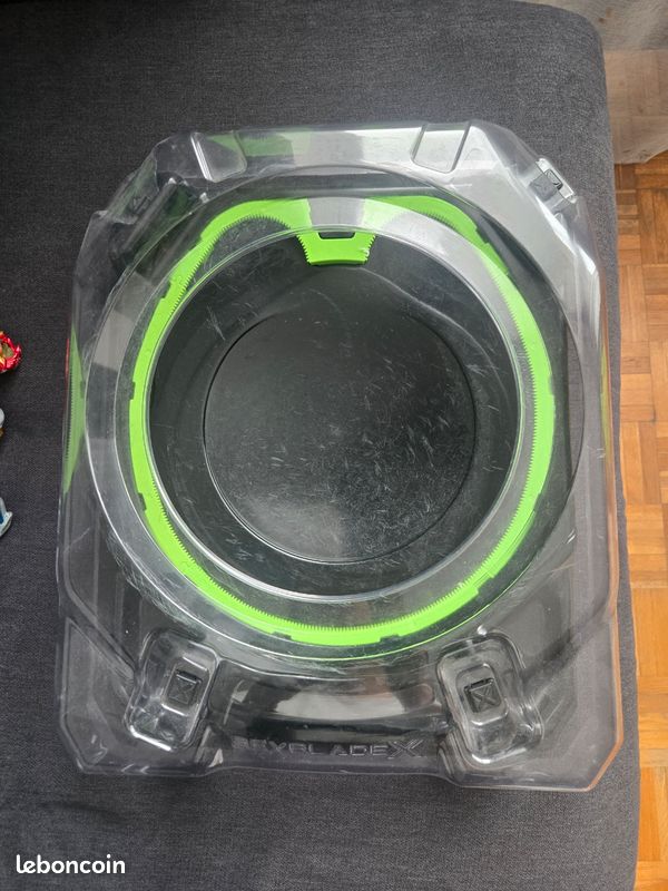 Lot complet Beyblade X : Arène Beystadium + 4 Toupies + 4 Lanceurs (image 1)