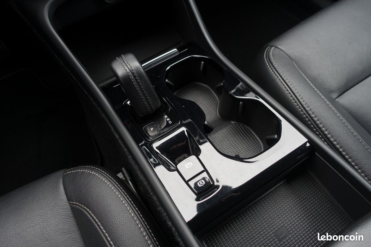 XC40 T4 Hybride Rechargeable Geartronic Inscription 211ch Cuir chauffant/Gps Europe/Caméra de recul/Carplay/Accès confort/Attelage/1*Main/Garantie 12 mois (image 8)