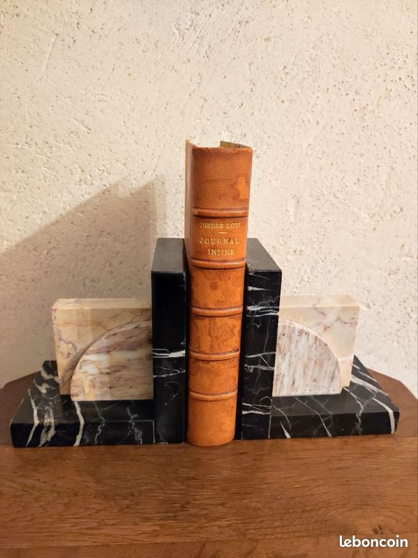 Serre-livres en marbre brèche d'Alep