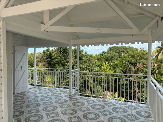 Maison 3 pièces 100 m² · à Sainte-Anne · 100 m² · 1 200 €