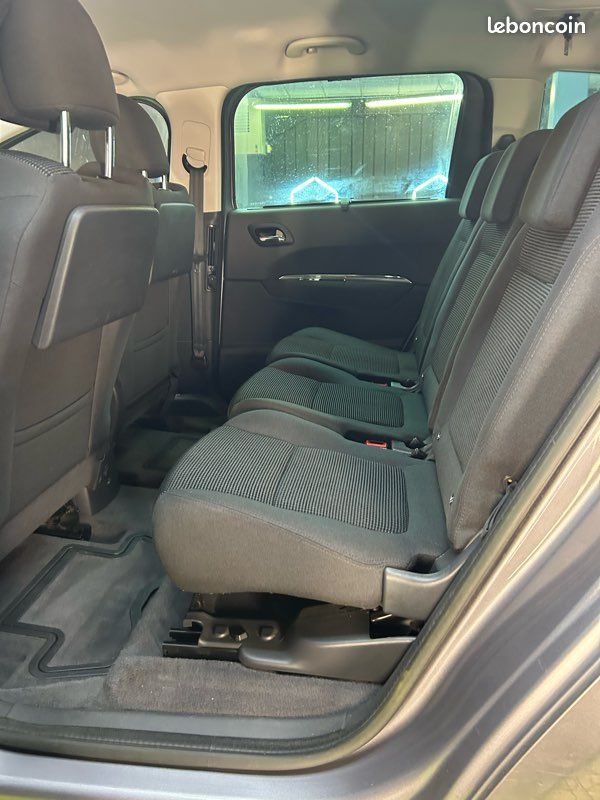 Peugeot 5008 Phase II 1.6 HDI 115ch BVA (image 3)