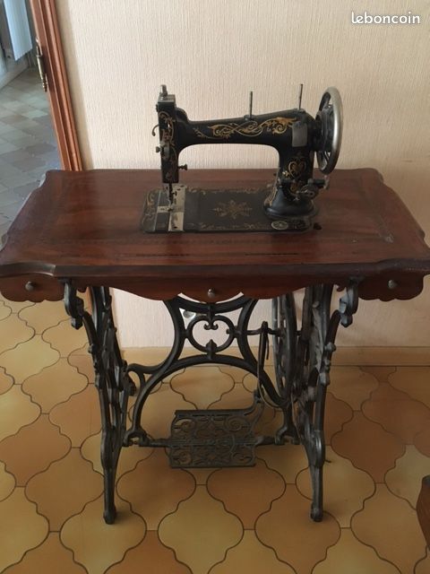 Machine à coudre ancienne (image 1)
