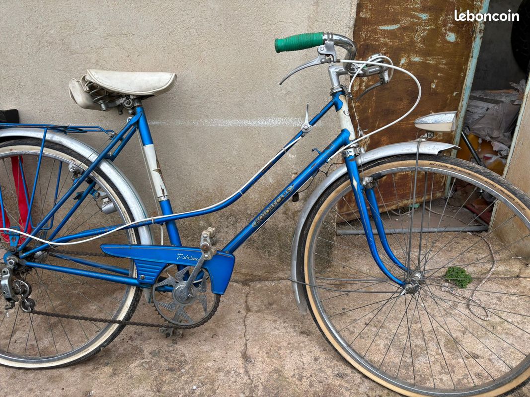 BELLE ANCIENNE SELLE De VELO ANCIENNE CUIR MOTOBECANE Pour Cycle Ancien 2 Roues Imgx1200 1122