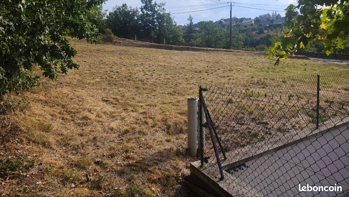 Terrain constructible viabilisé secteur Montrodat · 48 000 €