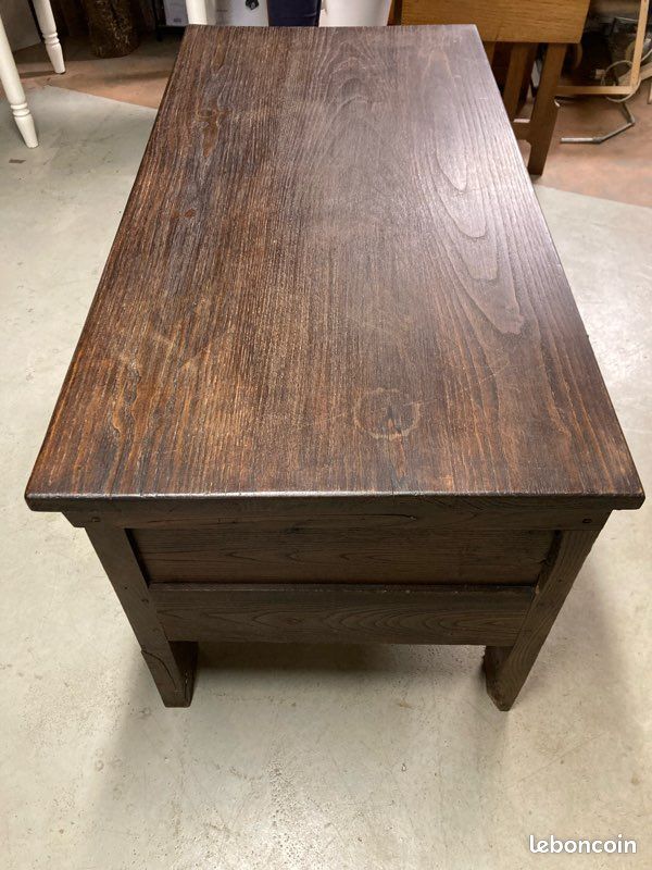 Table maie (image 1)
