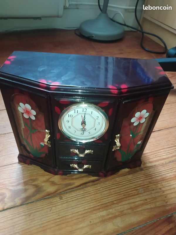 Armoire à bijoux et horloge et boite à musique (image 1)