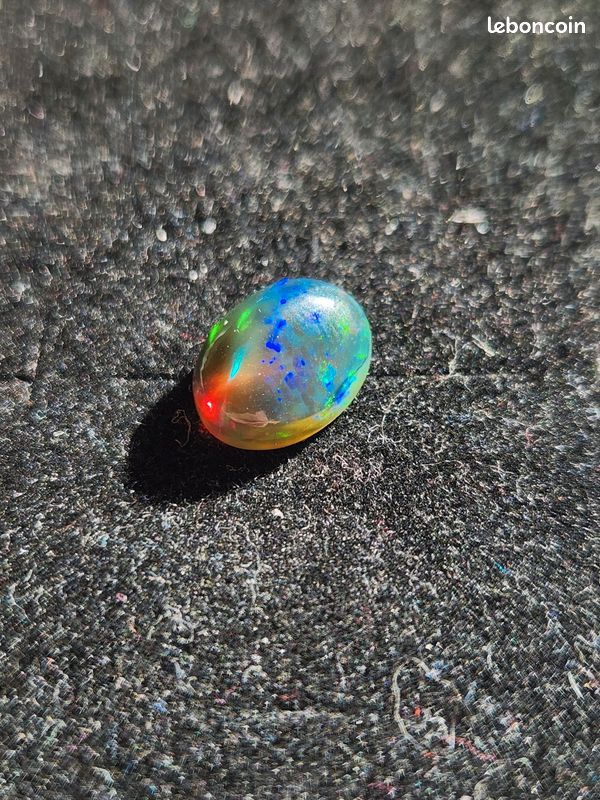 Opale Noire Naturelle D'Éthiopie Welo - 1,94 Carats - Coupe Ovale - Non Traitée