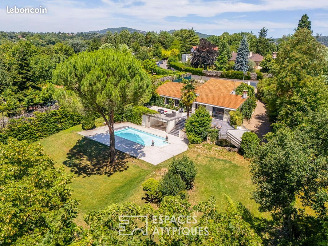 Maison 7 pièces 270 m² · à Saint-Didier-au-Mont-d'Or · 270 m² · 5 600 €