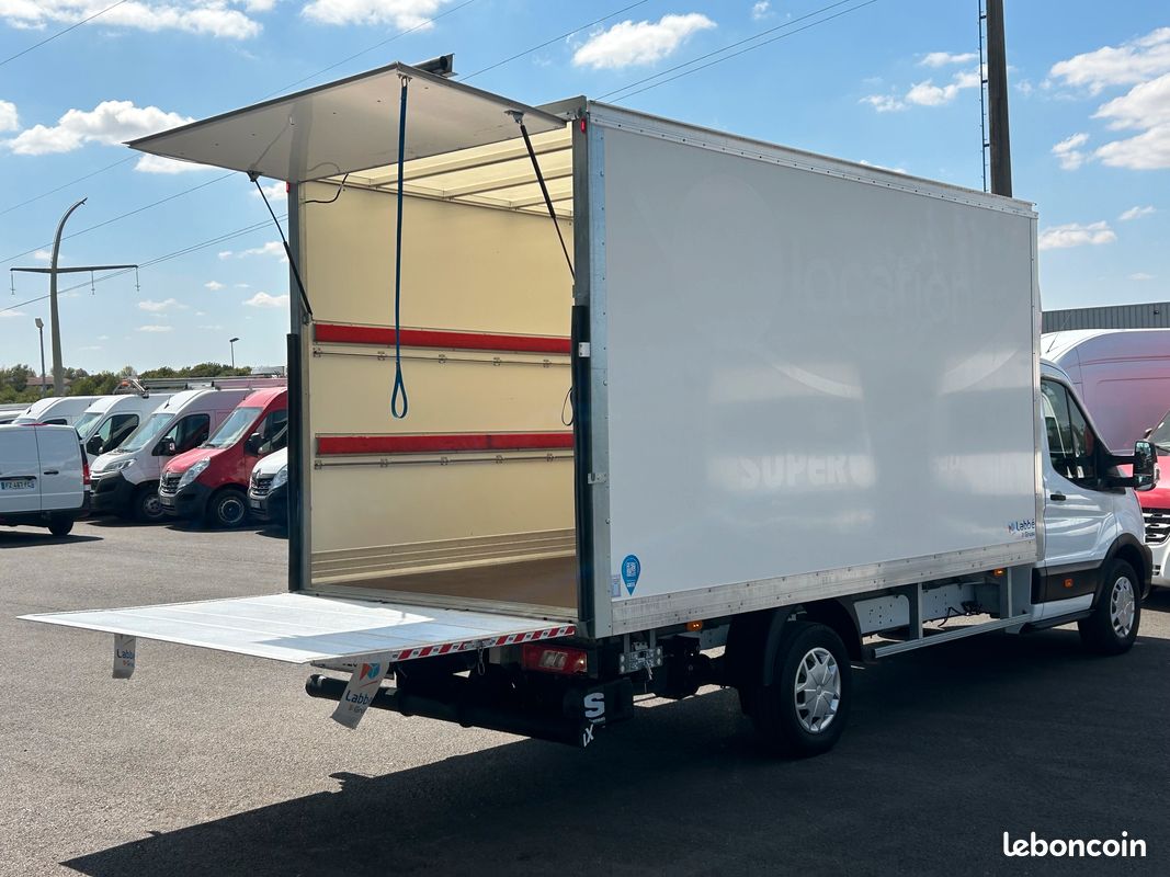 Ford Transit 2.0 ECOBLUE 130ch 3.5T Caisse Grand Volume 20m3 Hayon Elévateur Sorënsen 750kg Pack Trend Business S&S (image 4)